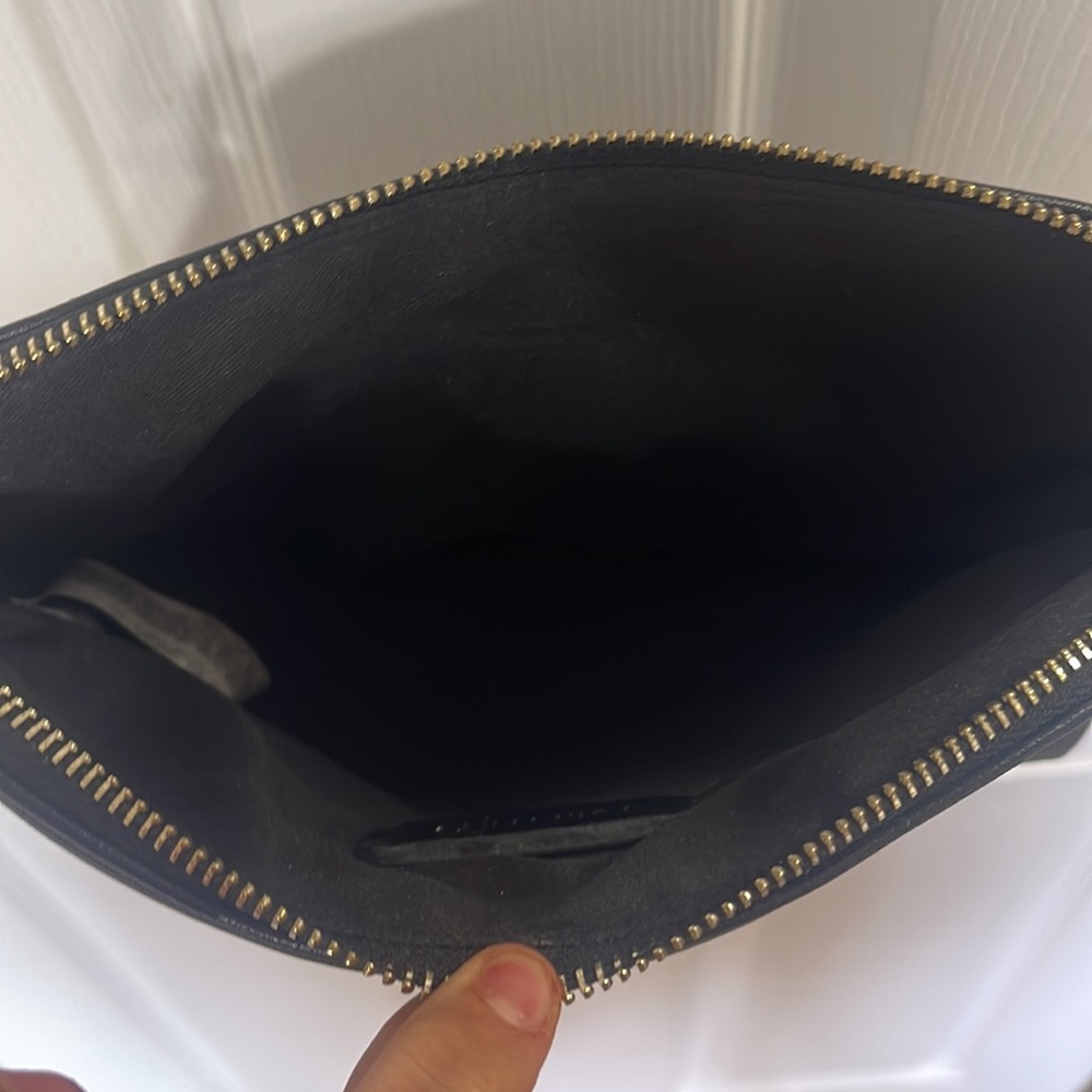 SIMPLE BLACK PURSE - Picture 4 of 4